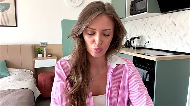 MonaBlisss webcam