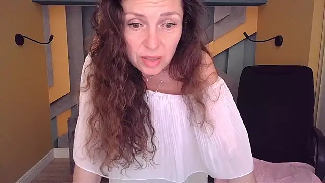 EllaLong webcam
