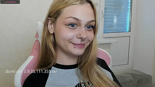 MelonyEmo webcam