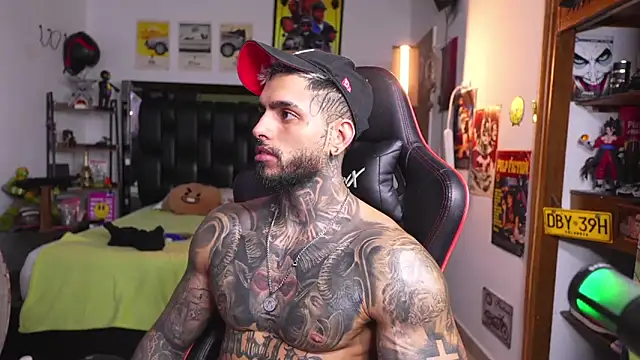 logan_hugh8 webcam