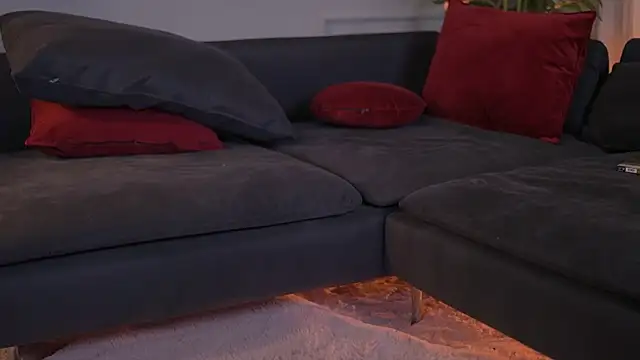 KyraReign webcam
