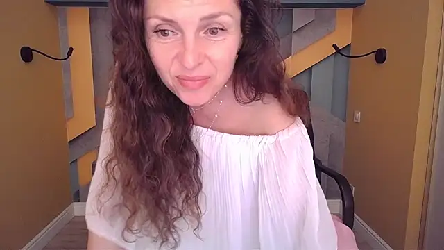 EllaLong webcam