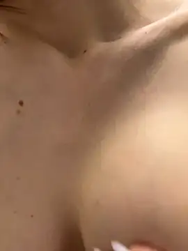 Holly_Play webcam