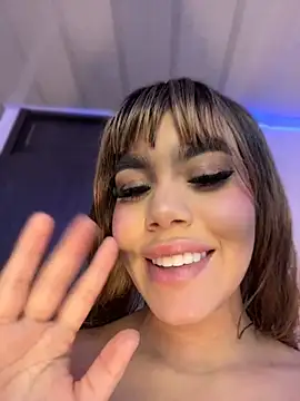 Tyra_malkovaa webcam