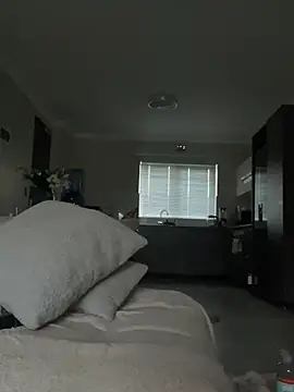 CurvyDesire1 webcam
