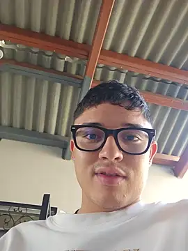 SAMY_AND_FRIENDSS webcam