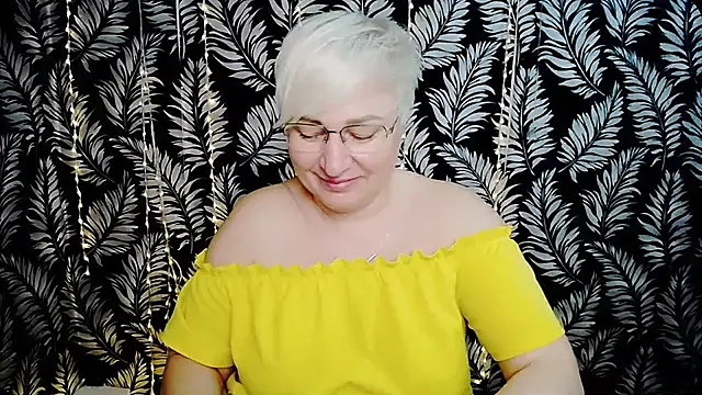Olivia_playful webcam