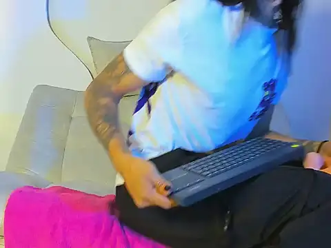 ArohomLester_ webcam