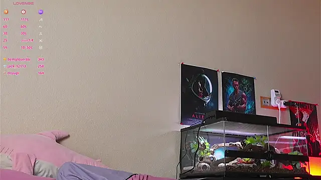 YaraAveiri webcam
