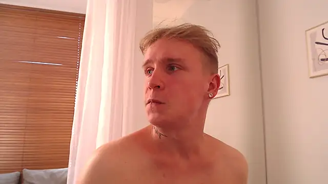 AlexxSweet webcam