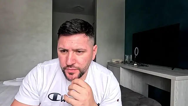 Gold_Alpha_Boy webcam