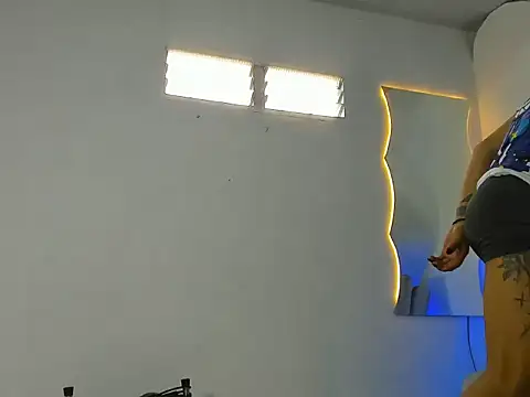 ArohomLester_ webcam