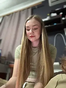 MilaMoone webcam