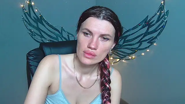 MilaLoona webcam
