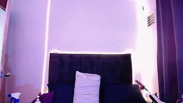 Nicol_Love0 webcam