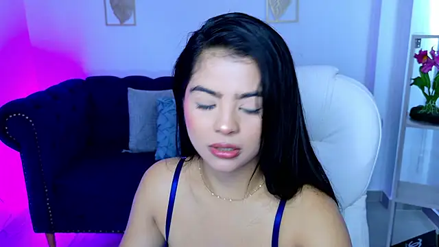 Layla_Breezee webcam