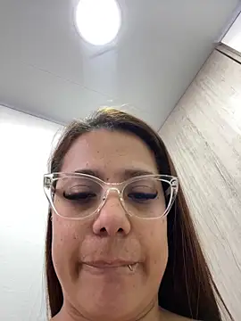 Pretty__Milf webcam