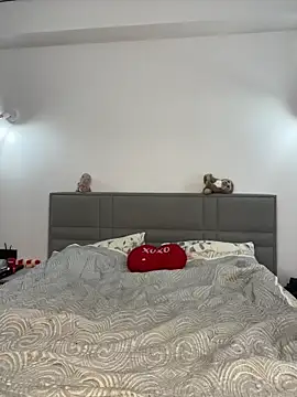 CurlyLara live sex cam