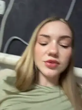 MilaMoone webcam