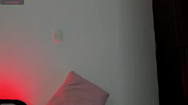 charlottekiss99 webcam