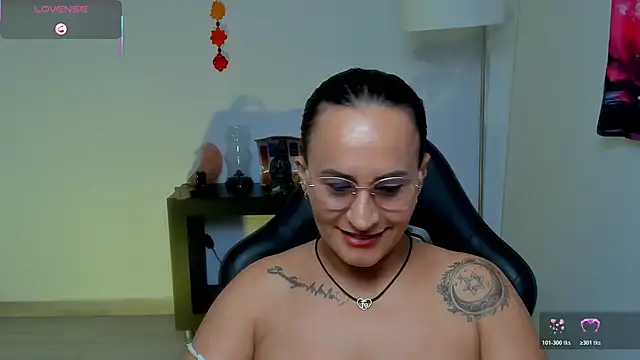 Sara_Charmy webcam