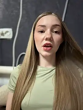MilaMoone webcam