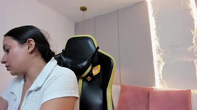 kira_relish webcam