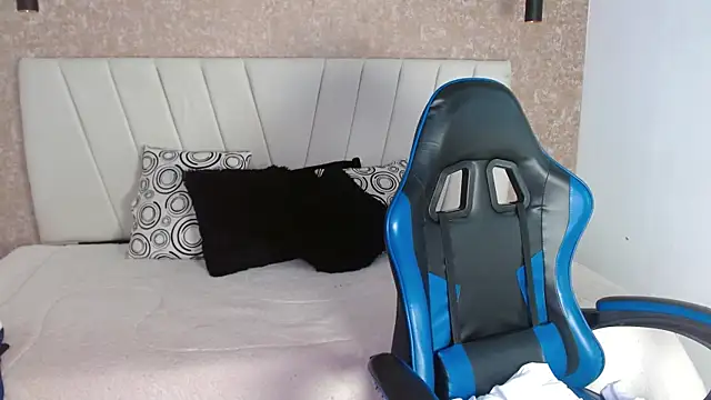 AliceSmity__ webcam