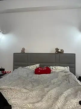 CurlyLara live sex cam
