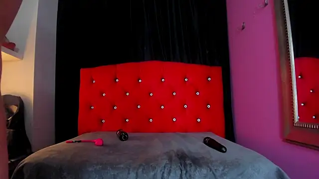 ScarletBigTitties webcam