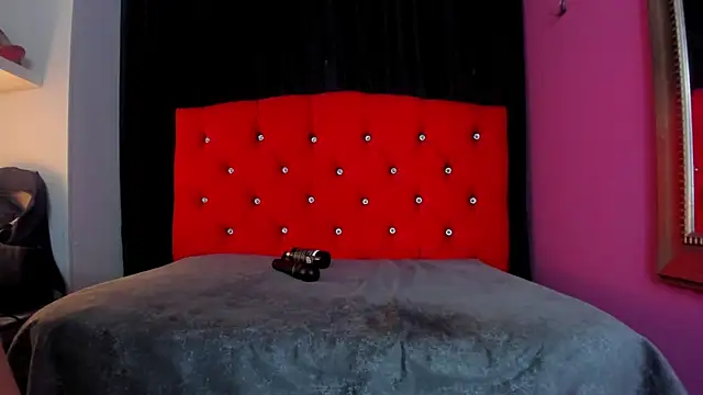 ScarletBigTitties webcam