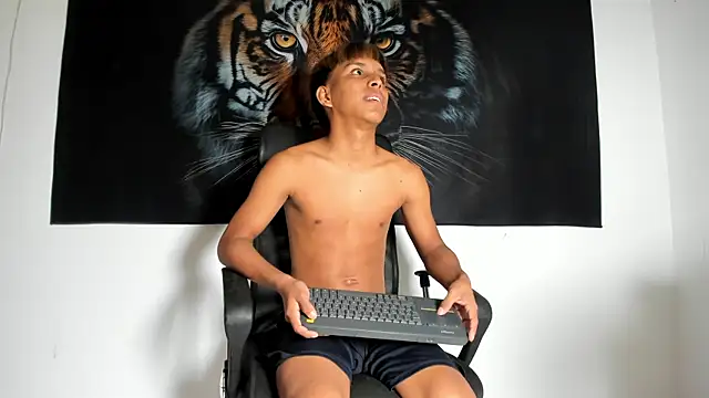 tyler_twink_boy webcam