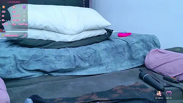 Raven_Gloomy webcam