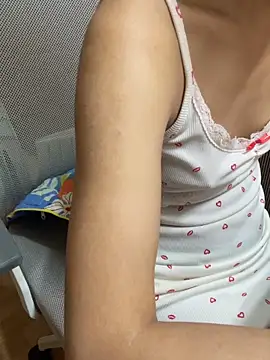 Mina048 webcam