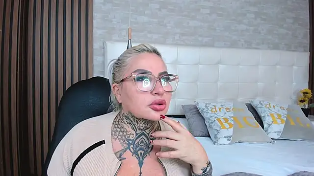 ArianaMora webcam