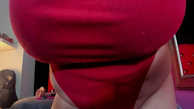 ScarletBigTitties webcam