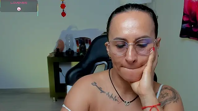 Sara_Charmy webcam
