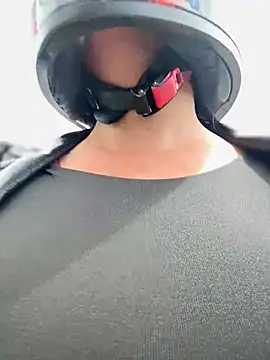 _Mia-Safety_Inspector webcam