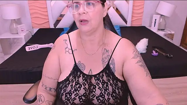 laura_riley webcam