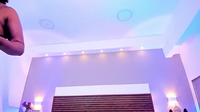 Adelehottman webcam
