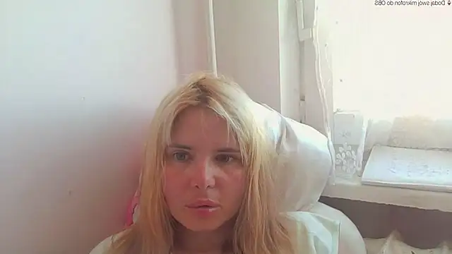 HornyElena webcam