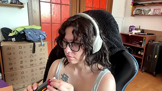 PillowPeachX webcam