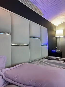 BellaFernandez__ webcam