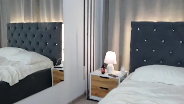 VikkyVonn webcam