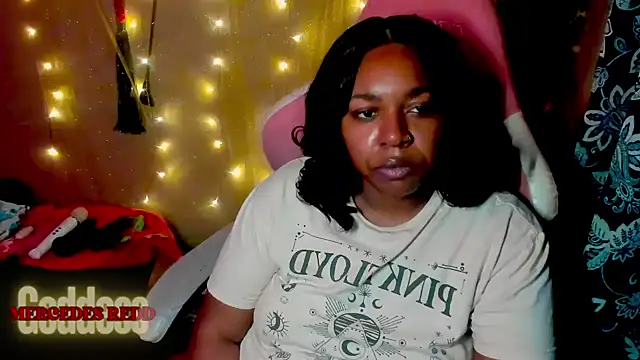 MercedesRedd webcam