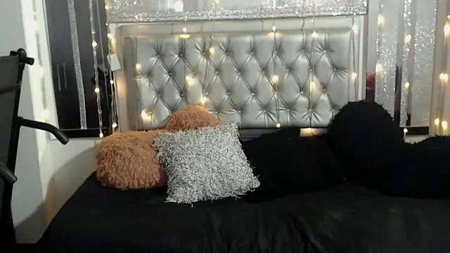 cloe_gold webcam