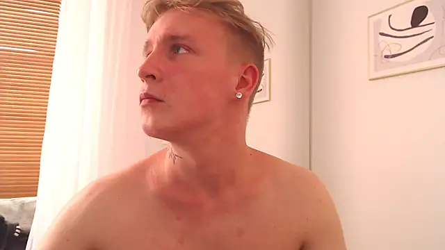 AlexxSweet webcam