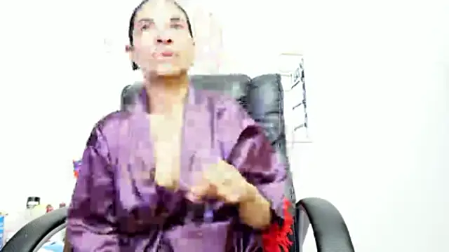 Aries_Mature webcam