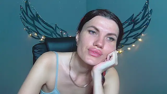 MilaLoona webcam