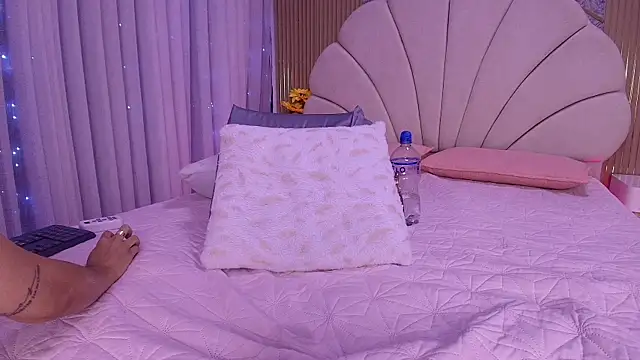 aisha_sh webcam